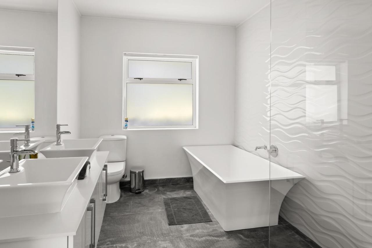 Villa Ravensteyn - Camps Bay Luxury Villa เคปทาวน์ ภายนอก รูปภาพ